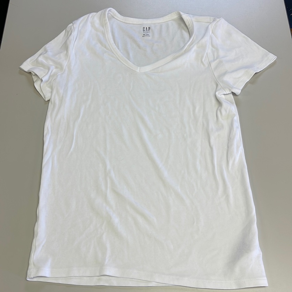 Size XL tall Gap white v-neck tee
